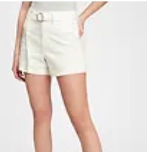 GAP Women’s 4” High Rise Shorts with belt